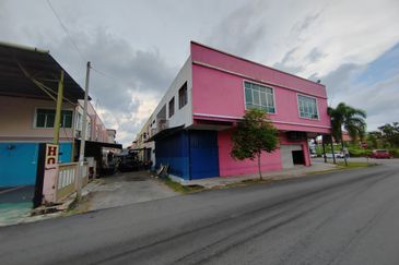 [𝐍𝐎𝐍 𝐁𝐔𝐌𝐈] 𝐂𝐎𝐑𝐍𝐄𝐑 𝐋𝐎𝐓 𝐒𝐇𝐎𝐏𝐋𝐎𝐓 𝟐 𝐓𝐈𝐍𝐆𝐊𝐀𝐓 𝐃𝐈 𝐓𝐀𝐌𝐀𝐍 𝐃𝐄𝐒𝐀 𝐘𝐓 𝐇𝐀𝐃𝐀𝐏𝐀𝐍 𝐒𝐓𝐀𝐃𝐈𝐔𝐌 𝐆𝐎𝐍𝐆 𝐁𝐀𝐃𝐀𝐊