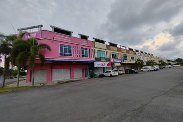 [𝐍𝐎𝐍 𝐁𝐔𝐌𝐈] 𝐂𝐎𝐑𝐍𝐄𝐑 𝐋𝐎𝐓 𝐒𝐇𝐎𝐏𝐋𝐎𝐓 𝟐 𝐓𝐈𝐍𝐆𝐊𝐀𝐓 𝐃𝐈 𝐓𝐀𝐌𝐀𝐍 𝐃𝐄𝐒𝐀 𝐘𝐓 𝐇𝐀𝐃𝐀𝐏𝐀𝐍 𝐒𝐓𝐀𝐃𝐈𝐔𝐌 𝐆𝐎𝐍𝐆 𝐁𝐀𝐃𝐀𝐊