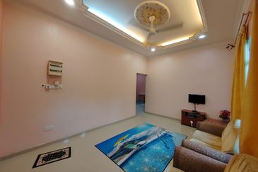 Banglo Setingkat di Kg. Wakaf Dua, Bukit Payong, Terengganu mengadap Jalan Utama