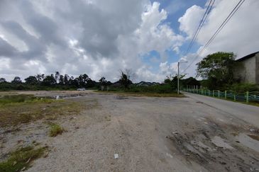 2 Tanah Lot Bersaiz 2868m² & 785m² di Kg. Segading, Gelugor Kedai, Kuala Terengganu tepi jalan