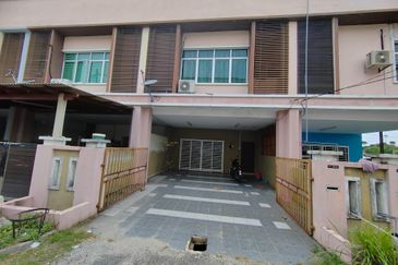 𝗥𝗨𝗠𝗔𝗛 𝗧𝗘𝗥𝗘𝗦 𝟮 𝗧𝗜𝗡𝗚𝗞𝗔𝗧 𝐈𝐍𝐓𝐄𝐑𝐌𝐄𝐃𝐈𝐀𝐓𝐄 𝗗𝗜 𝗧𝗔𝗠𝗔𝗡 𝗗𝗘𝗦𝗔 𝗬𝗧 𝐃𝐄𝐏𝐀𝐍 𝐒𝐓𝐀𝐃𝐈𝐔𝐌 𝐆𝐎𝐍𝐆 𝐁𝐀𝐃𝐀𝐊, 𝐓𝐑𝐆