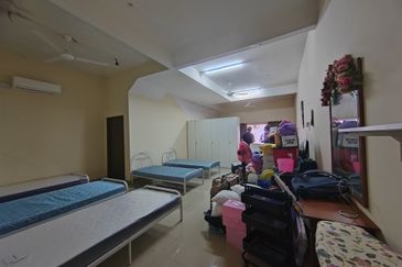 𝗥𝗨𝗠𝗔𝗛 𝗧𝗘𝗥𝗘𝗦 𝟮 𝗧𝗜𝗡𝗚𝗞𝗔𝗧 𝐈𝐍𝐓𝐄𝐑𝐌𝐄𝐃𝐈𝐀𝐓𝐄 𝗗𝗜 𝗧𝗔𝗠𝗔𝗡 𝗗𝗘𝗦𝗔 𝗬𝗧 𝐃𝐄𝐏𝐀𝐍 𝐒𝐓𝐀𝐃𝐈𝐔𝐌 𝐆𝐎𝐍𝐆 𝐁𝐀𝐃𝐀𝐊, 𝐓𝐑𝐆