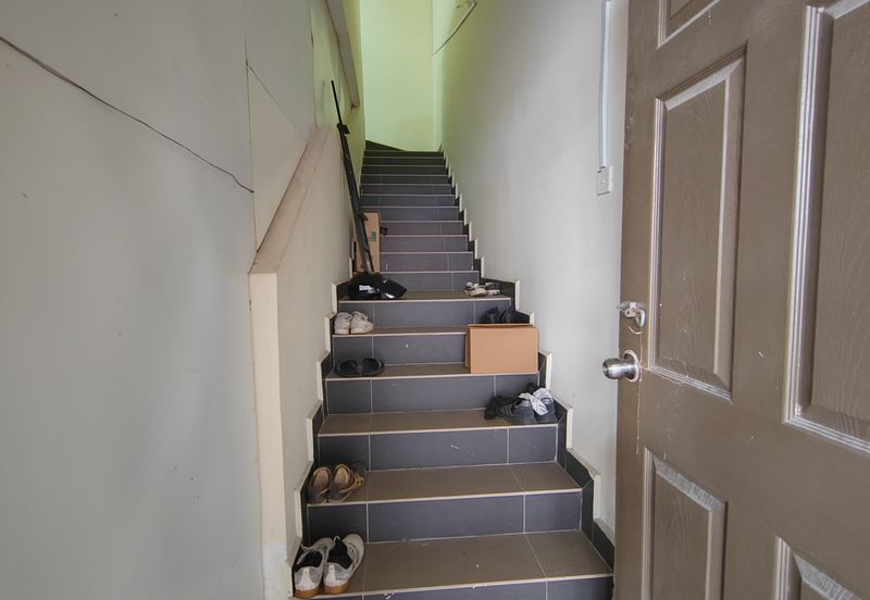 𝗥𝗨𝗠𝗔𝗛 𝗧𝗘𝗥𝗘𝗦 𝟮 𝗧𝗜𝗡𝗚𝗞𝗔𝗧 𝐈𝐍𝐓𝐄𝐑𝐌𝐄𝐃𝐈𝐀𝐓𝐄 𝗗𝗜 𝗧𝗔𝗠𝗔𝗡 𝗗𝗘𝗦𝗔 𝗬𝗧 𝐃𝐄𝐏𝐀𝐍 𝐒𝐓𝐀𝐃𝐈𝐔𝐌 𝐆𝐎𝐍𝐆 𝐁𝐀𝐃𝐀𝐊, 𝐓𝐑𝐆