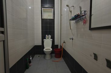 𝗥𝗨𝗠𝗔𝗛 𝗧𝗘𝗥𝗘𝗦 𝟮 𝗧𝗜𝗡𝗚𝗞𝗔𝗧 𝐈𝐍𝐓𝐄𝐑𝐌𝐄𝐃𝐈𝐀𝐓𝐄 𝗗𝗜 𝗧𝗔𝗠𝗔𝗡 𝗗𝗘𝗦𝗔 𝗬𝗧 𝐃𝐄𝐏𝐀𝐍 𝐒𝐓𝐀𝐃𝐈𝐔𝐌 𝐆𝐎𝐍𝐆 𝐁𝐀𝐃𝐀𝐊, 𝐓𝐑𝐆