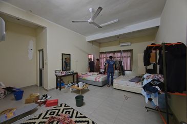 𝗥𝗨𝗠𝗔𝗛 𝗧𝗘𝗥𝗘𝗦 𝟮 𝗧𝗜𝗡𝗚𝗞𝗔𝗧 𝐈𝐍𝐓𝐄𝐑𝐌𝐄𝐃𝐈𝐀𝐓𝐄 𝗗𝗜 𝗧𝗔𝗠𝗔𝗡 𝗗𝗘𝗦𝗔 𝗬𝗧 𝐃𝐄𝐏𝐀𝐍 𝐒𝐓𝐀𝐃𝐈𝐔𝐌 𝐆𝐎𝐍𝐆 𝐁𝐀𝐃𝐀𝐊, 𝐓𝐑𝐆