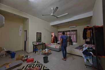 𝗥𝗨𝗠𝗔𝗛 𝗧𝗘𝗥𝗘𝗦 𝟮 𝗧𝗜𝗡𝗚𝗞𝗔𝗧 𝐈𝐍𝐓𝐄𝐑𝐌𝐄𝐃𝐈𝐀𝐓𝐄 𝗗𝗜 𝗧𝗔𝗠𝗔𝗡 𝗗𝗘𝗦𝗔 𝗬𝗧 𝐃𝐄𝐏𝐀𝐍 𝐒𝐓𝐀𝐃𝐈𝐔𝐌 𝐆𝐎𝐍𝐆 𝐁𝐀𝐃𝐀𝐊, 𝐓𝐑𝐆