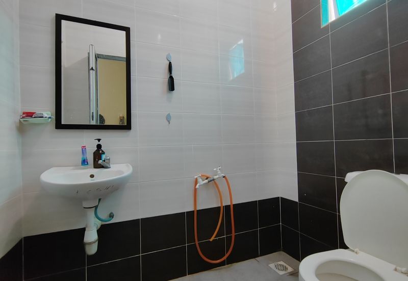 𝗥𝗨𝗠𝗔𝗛 𝗧𝗘𝗥𝗘𝗦 𝟮 𝗧𝗜𝗡𝗚𝗞𝗔𝗧 𝐈𝐍𝐓𝐄𝐑𝐌𝐄𝐃𝐈𝐀𝐓𝐄 𝗗𝗜 𝗧𝗔𝗠𝗔𝗡 𝗗𝗘𝗦𝗔 𝗬𝗧 𝐃𝐄𝐏𝐀𝐍 𝐒𝐓𝐀𝐃𝐈𝐔𝐌 𝐆𝐎𝐍𝐆 𝐁𝐀𝐃𝐀𝐊, 𝐓𝐑𝐆