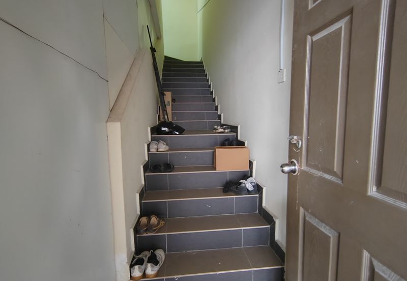 𝗥𝗨𝗠𝗔𝗛 𝗧𝗘𝗥𝗘𝗦 𝟮 𝗧𝗜𝗡𝗚𝗞𝗔𝗧 𝐈𝐍𝐓𝐄𝐑𝐌𝐄𝐃𝐈𝐀𝐓𝐄 𝗗𝗜 𝗧𝗔𝗠𝗔𝗡 𝗗𝗘𝗦𝗔 𝗬𝗧 𝐃𝐄𝐏𝐀𝐍 𝐒𝐓𝐀𝐃𝐈𝐔𝐌 𝐆𝐎𝐍𝐆 𝐁𝐀𝐃𝐀𝐊, 𝐓𝐑𝐆