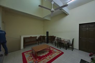 𝗥𝗨𝗠𝗔𝗛 𝗧𝗘𝗥𝗘𝗦 𝟮 𝗧𝗜𝗡𝗚𝗞𝗔𝗧 𝐈𝐍𝐓𝐄𝐑𝐌𝐄𝐃𝐈𝐀𝐓𝐄 𝗗𝗜 𝗧𝗔𝗠𝗔𝗡 𝗗𝗘𝗦𝗔 𝗬𝗧 𝐃𝐄𝐏𝐀𝐍 𝐒𝐓𝐀𝐃𝐈𝐔𝐌 𝐆𝐎𝐍𝐆 𝐁𝐀𝐃𝐀𝐊, 𝐓𝐑𝐆