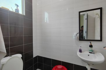 𝗥𝗨𝗠𝗔𝗛 𝗧𝗘𝗥𝗘𝗦 𝟮 𝗧𝗜𝗡𝗚𝗞𝗔𝗧 𝐈𝐍𝐓𝐄𝐑𝐌𝐄𝐃𝐈𝐀𝐓𝐄 𝗗𝗜 𝗧𝗔𝗠𝗔𝗡 𝗗𝗘𝗦𝗔 𝗬𝗧 𝐃𝐄𝐏𝐀𝐍 𝐒𝐓𝐀𝐃𝐈𝐔𝐌 𝐆𝐎𝐍𝐆 𝐁𝐀𝐃𝐀𝐊, 𝐓𝐑𝐆