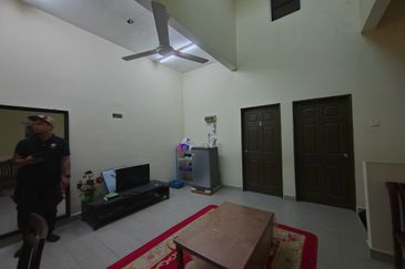 𝗥𝗨𝗠𝗔𝗛 𝗧𝗘𝗥𝗘𝗦 𝟮 𝗧𝗜𝗡𝗚𝗞𝗔𝗧 𝐈𝐍𝐓𝐄𝐑𝐌𝐄𝐃𝐈𝐀𝐓𝐄 𝗗𝗜 𝗧𝗔𝗠𝗔𝗡 𝗗𝗘𝗦𝗔 𝗬𝗧 𝐃𝐄𝐏𝐀𝐍 𝐒𝐓𝐀𝐃𝐈𝐔𝐌 𝐆𝐎𝐍𝐆 𝐁𝐀𝐃𝐀𝐊, 𝐓𝐑𝐆