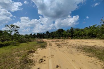 𝟒 𝐋𝐨𝐭 𝐁𝐚𝐧𝐠𝐥𝐨 𝐛𝐞𝐫𝐬𝐚𝐢𝐳 𝟔𝟎𝟓𝐦² 𝐝𝐢 𝐊𝐠. 𝐉𝐚𝐤, 𝐀𝐣𝐢𝐥 𝐛𝐞𝐫𝐝𝐞𝐤𝐚𝐭𝐚𝐧 𝐉𝐚𝐥𝐚𝐧 𝐔𝐭𝐚𝐦𝐚 & 𝐇𝐢𝐠𝐡𝐰𝐚𝐲 𝐋𝐏𝐓𝟐