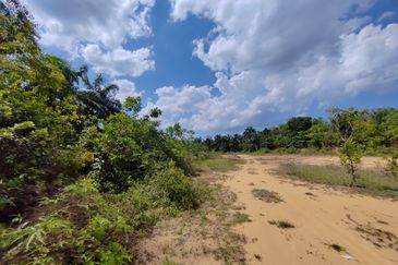 𝟒 𝐋𝐨𝐭 𝐁𝐚𝐧𝐠𝐥𝐨 𝐛𝐞𝐫𝐬𝐚𝐢𝐳 𝟔𝟎𝟓𝐦² 𝐝𝐢 𝐊𝐠. 𝐉𝐚𝐤, 𝐀𝐣𝐢𝐥 𝐛𝐞𝐫𝐝𝐞𝐤𝐚𝐭𝐚𝐧 𝐉𝐚𝐥𝐚𝐧 𝐔𝐭𝐚𝐦𝐚 & 𝐇𝐢𝐠𝐡𝐰𝐚𝐲 𝐋𝐏𝐓𝟐