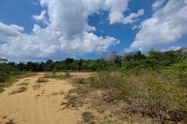 𝟒 𝐋𝐨𝐭 𝐁𝐚𝐧𝐠𝐥𝐨 𝐛𝐞𝐫𝐬𝐚𝐢𝐳 𝟔𝟎𝟓𝐦² 𝐝𝐢 𝐊𝐠. 𝐉𝐚𝐤, 𝐀𝐣𝐢𝐥 𝐛𝐞𝐫𝐝𝐞𝐤𝐚𝐭𝐚𝐧 𝐉𝐚𝐥𝐚𝐧 𝐔𝐭𝐚𝐦𝐚 & 𝐇𝐢𝐠𝐡𝐰𝐚𝐲 𝐋𝐏𝐓𝟐