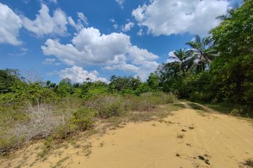 𝟒 𝐋𝐨𝐭 𝐁𝐚𝐧𝐠𝐥𝐨 𝐛𝐞𝐫𝐬𝐚𝐢𝐳 𝟔𝟎𝟓𝐦² 𝐝𝐢 𝐊𝐠. 𝐉𝐚𝐤, 𝐀𝐣𝐢𝐥 𝐛𝐞𝐫𝐝𝐞𝐤𝐚𝐭𝐚𝐧 𝐉𝐚𝐥𝐚𝐧 𝐔𝐭𝐚𝐦𝐚 & 𝐇𝐢𝐠𝐡𝐰𝐚𝐲 𝐋𝐏𝐓𝟐