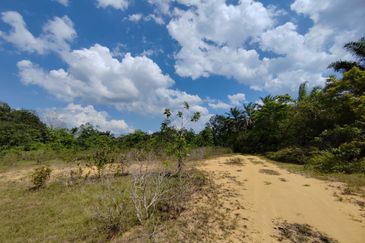 𝟒 𝐋𝐨𝐭 𝐁𝐚𝐧𝐠𝐥𝐨 𝐛𝐞𝐫𝐬𝐚𝐢𝐳 𝟔𝟎𝟓𝐦² 𝐝𝐢 𝐊𝐠. 𝐉𝐚𝐤, 𝐀𝐣𝐢𝐥 𝐛𝐞𝐫𝐝𝐞𝐤𝐚𝐭𝐚𝐧 𝐉𝐚𝐥𝐚𝐧 𝐔𝐭𝐚𝐦𝐚 & 𝐇𝐢𝐠𝐡𝐰𝐚𝐲 𝐋𝐏𝐓𝟐