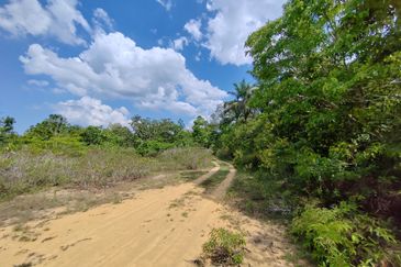 𝟒 𝐋𝐨𝐭 𝐁𝐚𝐧𝐠𝐥𝐨 𝐛𝐞𝐫𝐬𝐚𝐢𝐳 𝟔𝟎𝟓𝐦² 𝐝𝐢 𝐊𝐠. 𝐉𝐚𝐤, 𝐀𝐣𝐢𝐥 𝐛𝐞𝐫𝐝𝐞𝐤𝐚𝐭𝐚𝐧 𝐉𝐚𝐥𝐚𝐧 𝐔𝐭𝐚𝐦𝐚 & 𝐇𝐢𝐠𝐡𝐰𝐚𝐲 𝐋𝐏𝐓𝟐