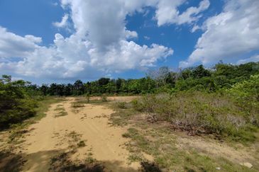 𝟒 𝐋𝐨𝐭 𝐁𝐚𝐧𝐠𝐥𝐨 𝐛𝐞𝐫𝐬𝐚𝐢𝐳 𝟔𝟎𝟓𝐦² 𝐝𝐢 𝐊𝐠. 𝐉𝐚𝐤, 𝐀𝐣𝐢𝐥 𝐛𝐞𝐫𝐝𝐞𝐤𝐚𝐭𝐚𝐧 𝐉𝐚𝐥𝐚𝐧 𝐔𝐭𝐚𝐦𝐚 & 𝐇𝐢𝐠𝐡𝐰𝐚𝐲 𝐋𝐏𝐓𝟐