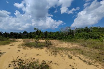 𝟒 𝐋𝐨𝐭 𝐁𝐚𝐧𝐠𝐥𝐨 𝐛𝐞𝐫𝐬𝐚𝐢𝐳 𝟔𝟎𝟓𝐦² 𝐝𝐢 𝐊𝐠. 𝐉𝐚𝐤, 𝐀𝐣𝐢𝐥 𝐛𝐞𝐫𝐝𝐞𝐤𝐚𝐭𝐚𝐧 𝐉𝐚𝐥𝐚𝐧 𝐔𝐭𝐚𝐦𝐚 & 𝐇𝐢𝐠𝐡𝐰𝐚𝐲 𝐋𝐏𝐓𝟐