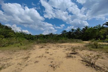 𝟒 𝐋𝐨𝐭 𝐁𝐚𝐧𝐠𝐥𝐨 𝐛𝐞𝐫𝐬𝐚𝐢𝐳 𝟔𝟎𝟓𝐦² 𝐝𝐢 𝐊𝐠. 𝐉𝐚𝐤, 𝐀𝐣𝐢𝐥 𝐛𝐞𝐫𝐝𝐞𝐤𝐚𝐭𝐚𝐧 𝐉𝐚𝐥𝐚𝐧 𝐔𝐭𝐚𝐦𝐚 & 𝐇𝐢𝐠𝐡𝐰𝐚𝐲 𝐋𝐏𝐓𝟐