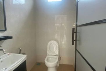 𝐑𝐔𝐌𝐀𝐇 𝐒𝐄𝐌𝐈-𝐃 𝐌𝐎𝐃𝐄𝐍 𝐃𝐈 𝐊𝐆 𝐖𝐀𝐊𝐀𝐅 𝐃𝐔𝐀 𝐁𝐔𝐊𝐈𝐓 𝐏𝐀𝐘𝐎𝐍𝐆, 𝐌𝐀𝐑𝐀𝐍𝐆, 𝐓𝐄𝐑𝐄𝐍𝐆𝐆𝐀𝐍𝐔