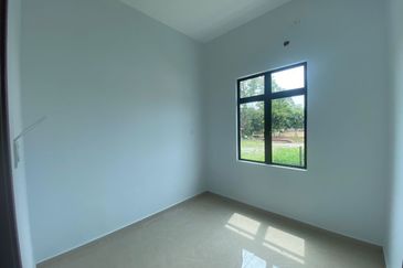 𝐑𝐔𝐌𝐀𝐇 𝐒𝐄𝐌𝐈-𝐃 𝐌𝐎𝐃𝐄𝐍 𝐃𝐈 𝐊𝐆 𝐖𝐀𝐊𝐀𝐅 𝐃𝐔𝐀 𝐁𝐔𝐊𝐈𝐓 𝐏𝐀𝐘𝐎𝐍𝐆, 𝐌𝐀𝐑𝐀𝐍𝐆, 𝐓𝐄𝐑𝐄𝐍𝐆𝐆𝐀𝐍𝐔