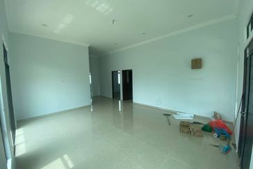 𝐑𝐔𝐌𝐀𝐇 𝐒𝐄𝐌𝐈-𝐃 𝐌𝐎𝐃𝐄𝐍 𝐃𝐈 𝐊𝐆 𝐖𝐀𝐊𝐀𝐅 𝐃𝐔𝐀 𝐁𝐔𝐊𝐈𝐓 𝐏𝐀𝐘𝐎𝐍𝐆, 𝐌𝐀𝐑𝐀𝐍𝐆, 𝐓𝐄𝐑𝐄𝐍𝐆𝐆𝐀𝐍𝐔