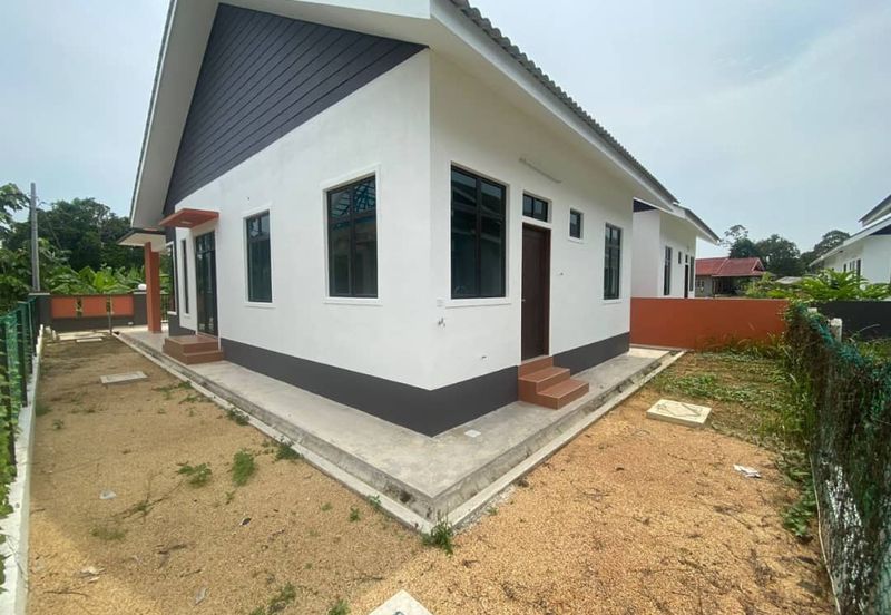 𝐑𝐔𝐌𝐀𝐇 𝐒𝐄𝐌𝐈-𝐃 𝐌𝐎𝐃𝐄𝐍 𝐃𝐈 𝐊𝐆 𝐖𝐀𝐊𝐀𝐅 𝐃𝐔𝐀 𝐁𝐔𝐊𝐈𝐓 𝐏𝐀𝐘𝐎𝐍𝐆, 𝐌𝐀𝐑𝐀𝐍𝐆, 𝐓𝐄𝐑𝐄𝐍𝐆𝐆𝐀𝐍𝐔