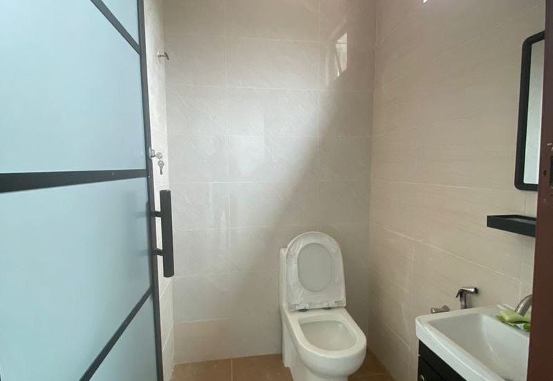 𝐑𝐔𝐌𝐀𝐇 𝐒𝐄𝐌𝐈-𝐃 𝐌𝐎𝐃𝐄𝐍 𝐃𝐈 𝐊𝐆 𝐖𝐀𝐊𝐀𝐅 𝐃𝐔𝐀 𝐁𝐔𝐊𝐈𝐓 𝐏𝐀𝐘𝐎𝐍𝐆, 𝐌𝐀𝐑𝐀𝐍𝐆, 𝐓𝐄𝐑𝐄𝐍𝐆𝐆𝐀𝐍𝐔