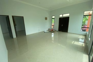 𝐑𝐔𝐌𝐀𝐇 𝐒𝐄𝐌𝐈-𝐃 𝐌𝐎𝐃𝐄𝐍 𝐃𝐈 𝐊𝐆 𝐖𝐀𝐊𝐀𝐅 𝐃𝐔𝐀 𝐁𝐔𝐊𝐈𝐓 𝐏𝐀𝐘𝐎𝐍𝐆, 𝐌𝐀𝐑𝐀𝐍𝐆, 𝐓𝐄𝐑𝐄𝐍𝐆𝐆𝐀𝐍𝐔