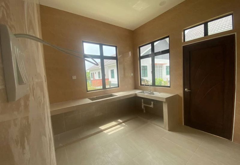 𝐑𝐔𝐌𝐀𝐇 𝐒𝐄𝐌𝐈-𝐃 𝐌𝐎𝐃𝐄𝐍 𝐃𝐈 𝐊𝐆 𝐖𝐀𝐊𝐀𝐅 𝐃𝐔𝐀 𝐁𝐔𝐊𝐈𝐓 𝐏𝐀𝐘𝐎𝐍𝐆, 𝐌𝐀𝐑𝐀𝐍𝐆, 𝐓𝐄𝐑𝐄𝐍𝐆𝐆𝐀𝐍𝐔