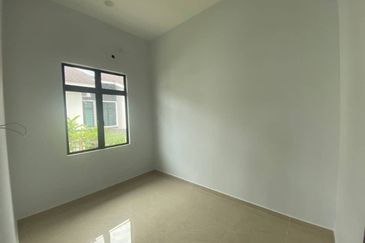 𝐑𝐔𝐌𝐀𝐇 𝐒𝐄𝐌𝐈-𝐃 𝐌𝐎𝐃𝐄𝐍 𝐃𝐈 𝐊𝐆 𝐖𝐀𝐊𝐀𝐅 𝐃𝐔𝐀 𝐁𝐔𝐊𝐈𝐓 𝐏𝐀𝐘𝐎𝐍𝐆, 𝐌𝐀𝐑𝐀𝐍𝐆, 𝐓𝐄𝐑𝐄𝐍𝐆𝐆𝐀𝐍𝐔