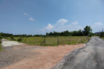 𝐓𝐚𝐧𝐚𝐡 𝐁𝐚𝐧𝐠𝐮𝐧𝐚𝐧 𝟑.𝟐 𝐞𝐤𝐚𝐫 𝐝𝐢 𝐓𝐚𝐦𝐚𝐧 𝐒𝐚𝐩𝐮𝐫𝐚 𝐈𝐧𝐝𝐚𝐡, 𝐆𝐨𝐧𝐠 𝐁𝐚𝐝𝐚𝐤, 𝐊𝐮𝐚𝐥𝐚 𝐍𝐞𝐫𝐮𝐬, 𝐓𝐞𝐫𝐞𝐧𝐠𝐠𝐚𝐧𝐮