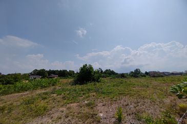 𝐓𝐚𝐧𝐚𝐡 𝐁𝐚𝐧𝐠𝐮𝐧𝐚𝐧 𝟑.𝟐 𝐞𝐤𝐚𝐫 𝐝𝐢 𝐓𝐚𝐦𝐚𝐧 𝐒𝐚𝐩𝐮𝐫𝐚 𝐈𝐧𝐝𝐚𝐡, 𝐆𝐨𝐧𝐠 𝐁𝐚𝐝𝐚𝐤, 𝐊𝐮𝐚𝐥𝐚 𝐍𝐞𝐫𝐮𝐬, 𝐓𝐞𝐫𝐞𝐧𝐠𝐠𝐚𝐧𝐮