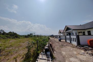 𝐓𝐚𝐧𝐚𝐡 𝐁𝐚𝐧𝐠𝐮𝐧𝐚𝐧 𝟑.𝟐 𝐞𝐤𝐚𝐫 𝐝𝐢 𝐓𝐚𝐦𝐚𝐧 𝐒𝐚𝐩𝐮𝐫𝐚 𝐈𝐧𝐝𝐚𝐡, 𝐆𝐨𝐧𝐠 𝐁𝐚𝐝𝐚𝐤, 𝐊𝐮𝐚𝐥𝐚 𝐍𝐞𝐫𝐮𝐬, 𝐓𝐞𝐫𝐞𝐧𝐠𝐠𝐚𝐧𝐮