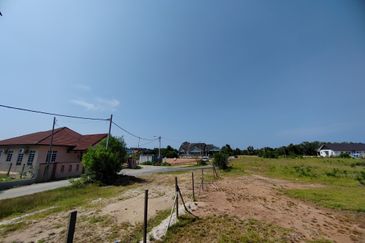 𝐓𝐚𝐧𝐚𝐡 𝐁𝐚𝐧𝐠𝐮𝐧𝐚𝐧 𝟑.𝟐 𝐞𝐤𝐚𝐫 𝐝𝐢 𝐓𝐚𝐦𝐚𝐧 𝐒𝐚𝐩𝐮𝐫𝐚 𝐈𝐧𝐝𝐚𝐡, 𝐆𝐨𝐧𝐠 𝐁𝐚𝐝𝐚𝐤, 𝐊𝐮𝐚𝐥𝐚 𝐍𝐞𝐫𝐮𝐬, 𝐓𝐞𝐫𝐞𝐧𝐠𝐠𝐚𝐧𝐮