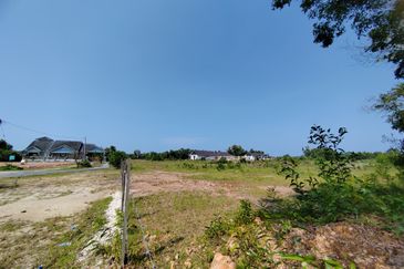 𝐓𝐚𝐧𝐚𝐡 𝐁𝐚𝐧𝐠𝐮𝐧𝐚𝐧 𝟑.𝟐 𝐞𝐤𝐚𝐫 𝐝𝐢 𝐓𝐚𝐦𝐚𝐧 𝐒𝐚𝐩𝐮𝐫𝐚 𝐈𝐧𝐝𝐚𝐡, 𝐆𝐨𝐧𝐠 𝐁𝐚𝐝𝐚𝐤, 𝐊𝐮𝐚𝐥𝐚 𝐍𝐞𝐫𝐮𝐬, 𝐓𝐞𝐫𝐞𝐧𝐠𝐠𝐚𝐧𝐮