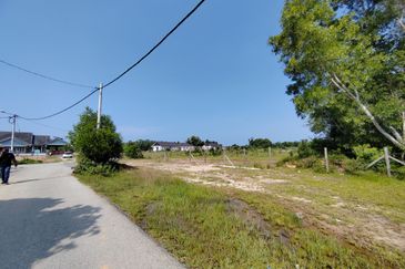 𝐓𝐚𝐧𝐚𝐡 𝐁𝐚𝐧𝐠𝐮𝐧𝐚𝐧 𝟑.𝟐 𝐞𝐤𝐚𝐫 𝐝𝐢 𝐓𝐚𝐦𝐚𝐧 𝐒𝐚𝐩𝐮𝐫𝐚 𝐈𝐧𝐝𝐚𝐡, 𝐆𝐨𝐧𝐠 𝐁𝐚𝐝𝐚𝐤, 𝐊𝐮𝐚𝐥𝐚 𝐍𝐞𝐫𝐮𝐬, 𝐓𝐞𝐫𝐞𝐧𝐠𝐠𝐚𝐧𝐮