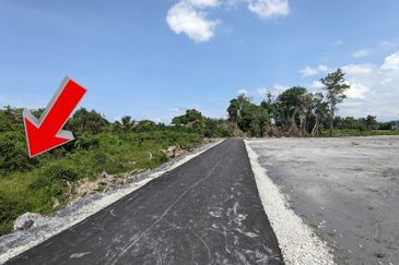 𝐓𝐚𝐧𝐚𝐡 𝐋𝐨𝐭 𝐁𝐚𝐧𝐠𝐥𝐨 𝐛𝐞𝐫𝐬𝐚𝐢𝐳  𝟑𝟗𝟎𝐦² 𝐝𝐢 𝐊𝐠. 𝐁𝐚𝐧𝐠𝐠𝐨𝐥 𝐊𝐚𝐭𝐨𝐧𝐠, 𝐒𝐞𝐫𝐚𝐝𝐚, 𝐊𝐮𝐚𝐥𝐚 𝐓𝐞𝐫𝐞𝐧𝐠𝐠𝐚𝐧𝐮