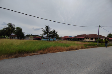 [𝐓𝐀𝐍𝐀𝐇 𝐆𝐑𝐄𝐃 𝐀]𝐓𝐚𝐧𝐚𝐡 𝐋𝐨𝐭 𝐁𝐚𝐧𝐠𝐥𝐨 𝐛𝐞𝐫𝐬𝐚𝐢𝐳  𝟓𝟒𝟖𝐦² 𝐝𝐢 𝐊𝐠. 𝐏𝐚𝐝𝐚𝐧𝐠 𝐍𝐞𝐧𝐚𝐬, 𝐊𝐮𝐚𝐥𝐚 𝐍𝐞𝐫𝐮𝐬