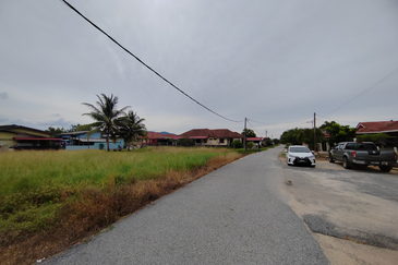 [𝐓𝐀𝐍𝐀𝐇 𝐆𝐑𝐄𝐃 𝐀]𝐓𝐚𝐧𝐚𝐡 𝐋𝐨𝐭 𝐁𝐚𝐧𝐠𝐥𝐨 𝐛𝐞𝐫𝐬𝐚𝐢𝐳  𝟓𝟒𝟖𝐦² 𝐝𝐢 𝐊𝐠. 𝐏𝐚𝐝𝐚𝐧𝐠 𝐍𝐞𝐧𝐚𝐬, 𝐊𝐮𝐚𝐥𝐚 𝐍𝐞𝐫𝐮𝐬