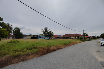 [𝐓𝐀𝐍𝐀𝐇 𝐆𝐑𝐄𝐃 𝐀]𝐓𝐚𝐧𝐚𝐡 𝐋𝐨𝐭 𝐁𝐚𝐧𝐠𝐥𝐨 𝐛𝐞𝐫𝐬𝐚𝐢𝐳  𝟓𝟒𝟖𝐦² 𝐝𝐢 𝐊𝐠. 𝐏𝐚𝐝𝐚𝐧𝐠 𝐍𝐞𝐧𝐚𝐬, 𝐊𝐮𝐚𝐥𝐚 𝐍𝐞𝐫𝐮𝐬