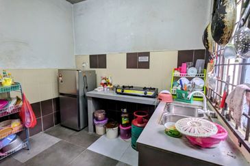 𝐑𝐔𝐌𝐀𝐇 𝐒𝐄𝐌𝐈-𝐃 𝟐 𝐓𝐈𝐍𝐆𝐊𝐀𝐓 𝐃𝐈 𝐁𝐀𝐍𝐃𝐀𝐑 𝐊𝐔𝐀𝐋𝐀 𝐓𝐄𝐑𝐄𝐍𝐆𝐆𝐀𝐍𝐔 𝐁𝐄𝐑𝐒𝐄𝐁𝐄𝐋𝐀𝐇𝐀𝐍 𝐈𝐂𝐎𝐍 𝐑𝐄𝐒𝐈𝐃𝐄𝐍𝐂𝐄𝐒