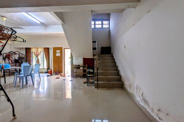 𝐑𝐔𝐌𝐀𝐇 𝐒𝐄𝐌𝐈-𝐃 𝟐 𝐓𝐈𝐍𝐆𝐊𝐀𝐓 𝐃𝐈 𝐁𝐀𝐍𝐃𝐀𝐑 𝐊𝐔𝐀𝐋𝐀 𝐓𝐄𝐑𝐄𝐍𝐆𝐆𝐀𝐍𝐔 𝐁𝐄𝐑𝐒𝐄𝐁𝐄𝐋𝐀𝐇𝐀𝐍 𝐈𝐂𝐎𝐍 𝐑𝐄𝐒𝐈𝐃𝐄𝐍𝐂𝐄𝐒