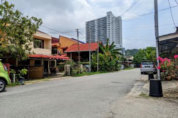 𝐑𝐔𝐌𝐀𝐇 𝐒𝐄𝐌𝐈-𝐃 𝟐 𝐓𝐈𝐍𝐆𝐊𝐀𝐓 𝐃𝐈 𝐁𝐀𝐍𝐃𝐀𝐑 𝐊𝐔𝐀𝐋𝐀 𝐓𝐄𝐑𝐄𝐍𝐆𝐆𝐀𝐍𝐔 𝐁𝐄𝐑𝐒𝐄𝐁𝐄𝐋𝐀𝐇𝐀𝐍 𝐈𝐂𝐎𝐍 𝐑𝐄𝐒𝐈𝐃𝐄𝐍𝐂𝐄𝐒