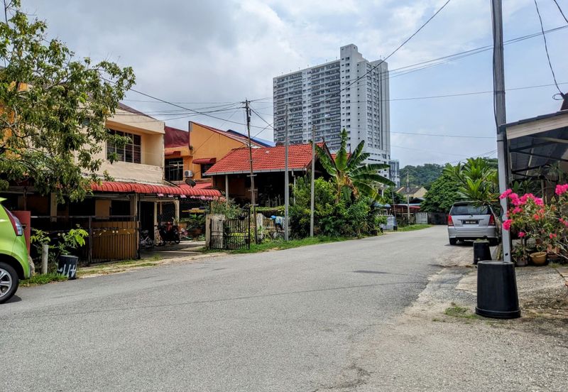 𝐑𝐔𝐌𝐀𝐇 𝐒𝐄𝐌𝐈-𝐃 𝟐 𝐓𝐈𝐍𝐆𝐊𝐀𝐓 𝐃𝐈 𝐁𝐀𝐍𝐃𝐀𝐑 𝐊𝐔𝐀𝐋𝐀 𝐓𝐄𝐑𝐄𝐍𝐆𝐆𝐀𝐍𝐔 𝐁𝐄𝐑𝐒𝐄𝐁𝐄𝐋𝐀𝐇𝐀𝐍 𝐈𝐂𝐎𝐍 𝐑𝐄𝐒𝐈𝐃𝐄𝐍𝐂𝐄𝐒