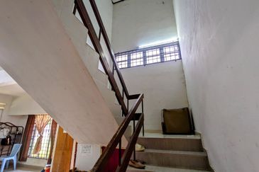 𝐑𝐔𝐌𝐀𝐇 𝐒𝐄𝐌𝐈-𝐃 𝟐 𝐓𝐈𝐍𝐆𝐊𝐀𝐓 𝐃𝐈 𝐁𝐀𝐍𝐃𝐀𝐑 𝐊𝐔𝐀𝐋𝐀 𝐓𝐄𝐑𝐄𝐍𝐆𝐆𝐀𝐍𝐔 𝐁𝐄𝐑𝐒𝐄𝐁𝐄𝐋𝐀𝐇𝐀𝐍 𝐈𝐂𝐎𝐍 𝐑𝐄𝐒𝐈𝐃𝐄𝐍𝐂𝐄𝐒