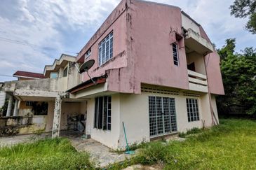 𝐑𝐔𝐌𝐀𝐇 𝐒𝐄𝐌𝐈-𝐃 𝟐 𝐓𝐈𝐍𝐆𝐊𝐀𝐓 𝐃𝐈 𝐁𝐀𝐍𝐃𝐀𝐑 𝐊𝐔𝐀𝐋𝐀 𝐓𝐄𝐑𝐄𝐍𝐆𝐆𝐀𝐍𝐔 𝐁𝐄𝐑𝐒𝐄𝐁𝐄𝐋𝐀𝐇𝐀𝐍 𝐈𝐂𝐎𝐍 𝐑𝐄𝐒𝐈𝐃𝐄𝐍𝐂𝐄𝐒