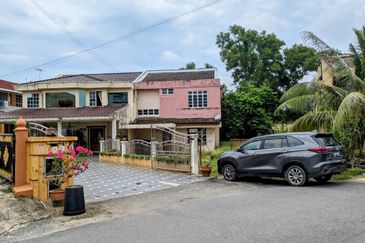 𝐑𝐔𝐌𝐀𝐇 𝐒𝐄𝐌𝐈-𝐃 𝟐 𝐓𝐈𝐍𝐆𝐊𝐀𝐓 𝐃𝐈 𝐁𝐀𝐍𝐃𝐀𝐑 𝐊𝐔𝐀𝐋𝐀 𝐓𝐄𝐑𝐄𝐍𝐆𝐆𝐀𝐍𝐔 𝐁𝐄𝐑𝐒𝐄𝐁𝐄𝐋𝐀𝐇𝐀𝐍 𝐈𝐂𝐎𝐍 𝐑𝐄𝐒𝐈𝐃𝐄𝐍𝐂𝐄𝐒