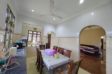 𝐁𝐀𝐍𝐆𝐋𝐎 𝐌𝐄𝐖𝐀𝐇 𝟐 𝐓𝐈𝐍𝐆𝐊𝐀𝐓 𝐃𝐈 𝐊𝐆. 𝐒𝐔𝐑𝐀𝐔 𝐇𝐉. 𝐌𝐀𝐓 𝐙𝐈𝐍, 𝐁𝐔𝐊𝐈𝐓 𝐏𝐀𝐘𝐎𝐍𝐆, 𝐓𝐄𝐑𝐄𝐍𝐆𝐆𝐀𝐍𝐔